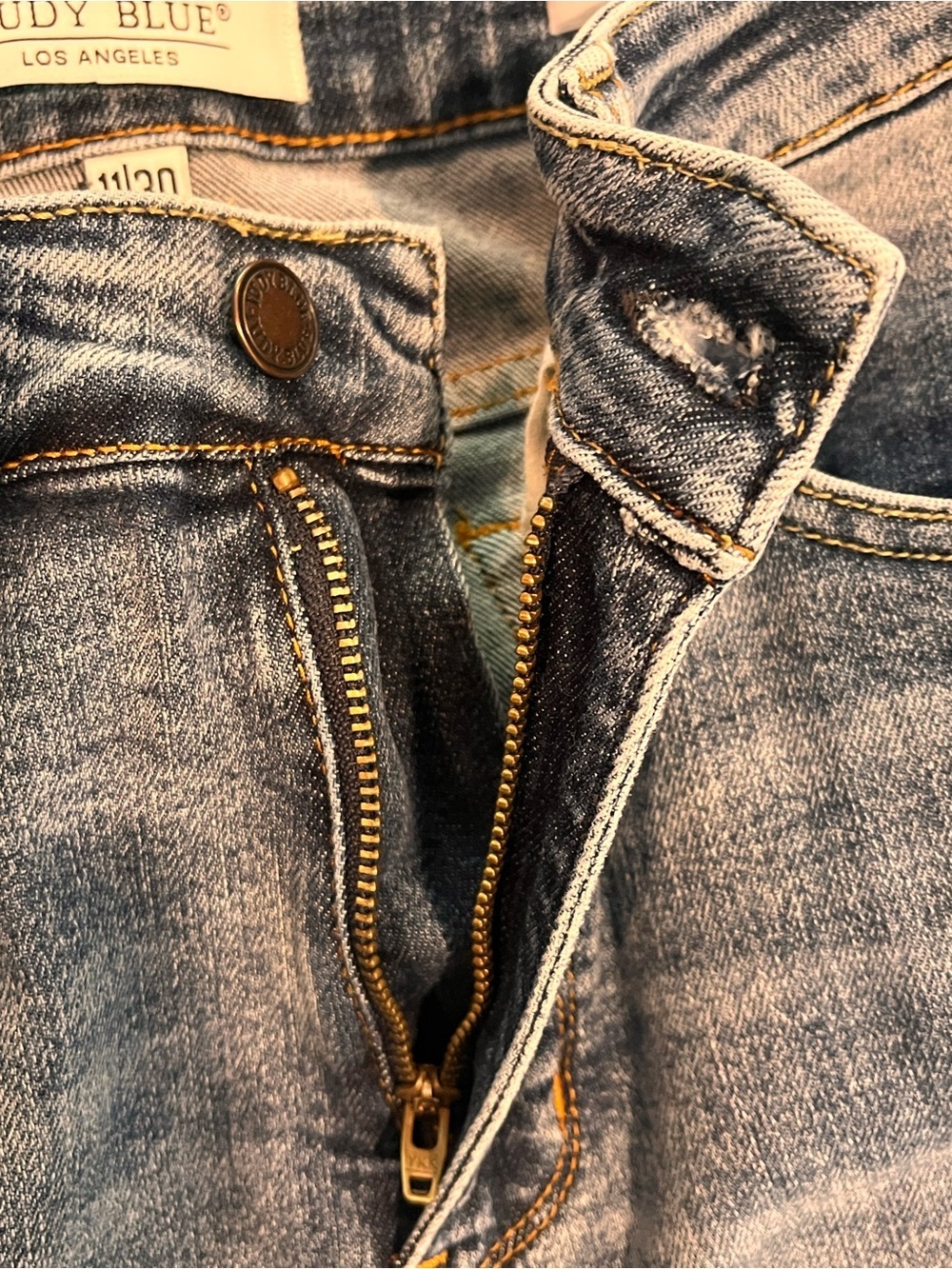 Judy Blue Size 11/30 Medium Wash Distressed Slim Fit Denim Jeans Stretchy Comfy - Picture 8 of 8